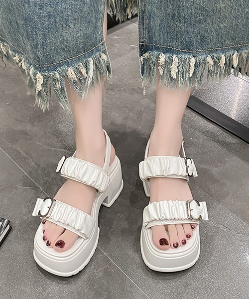 Lace Ladies(レースレディース)の「ギャザー ダブルベルト バックストラップ 厚底 サンダル(サンダル・レディース・アイボリー/ブラック・23.5cm/24cm/24.5cm/23cm/22.5cm)」の5枚目の写真