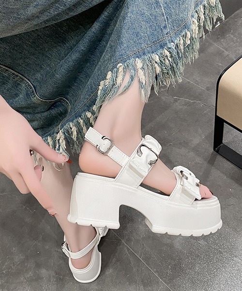 Lace Ladies(レースレディース)の「ギャザー ダブルベルト バックストラップ 厚底 サンダル(サンダル・レディース・アイボリー/ブラック・23.5cm/24cm/24.5cm/23cm/22.5cm)」の6枚目の写真