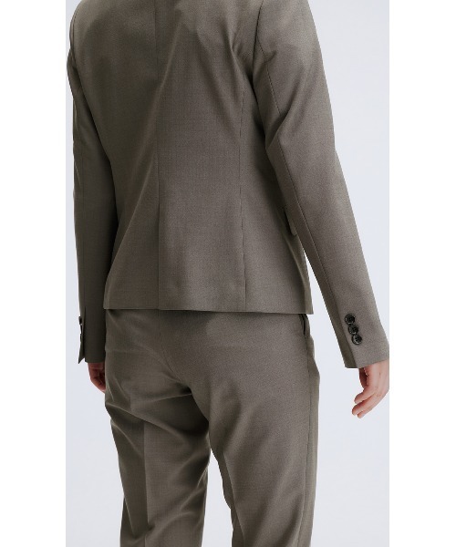 AOYAMA（アオヤマ）の「【美シルエットを追求◇ジャケット】自宅で洗える！着やせ見え◎テーラードジャケット｜超ストレッチ/UVカット/防シワ/消臭｜セットアップ着用可｜（スーツジャケット・レディース・グレイッシュベージュ・11号/9号/13号/5号/17号/7号/15号）」の5枚目の写真