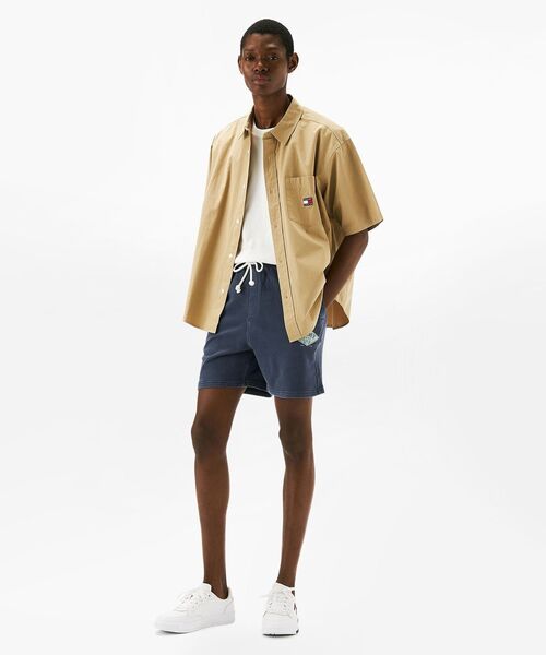 tommy jeans(トミー ジーンズ)の「レギュラーバーシティグラフィックショートパンツ(その他パンツ・メンズ・ネイビー/ベージュ/ピンク・LARGE/SMALL/MEDIUM/X-LARGE)」の9枚目の写真