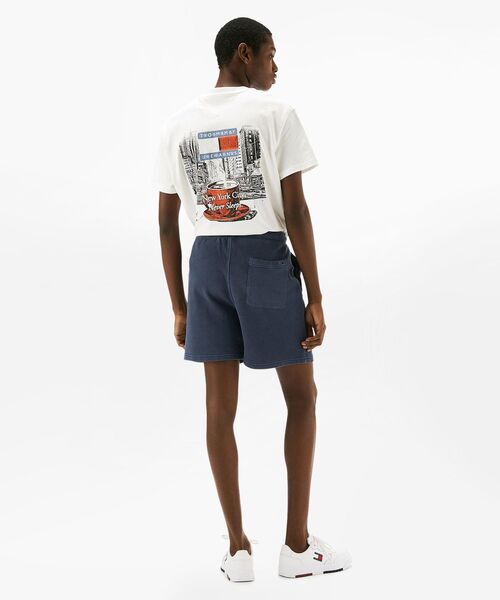 tommy jeans(トミー ジーンズ)の「レギュラーバーシティグラフィックショートパンツ(その他パンツ・メンズ・ネイビー/ベージュ/ピンク・LARGE/SMALL/MEDIUM/X-LARGE)」の11枚目の写真