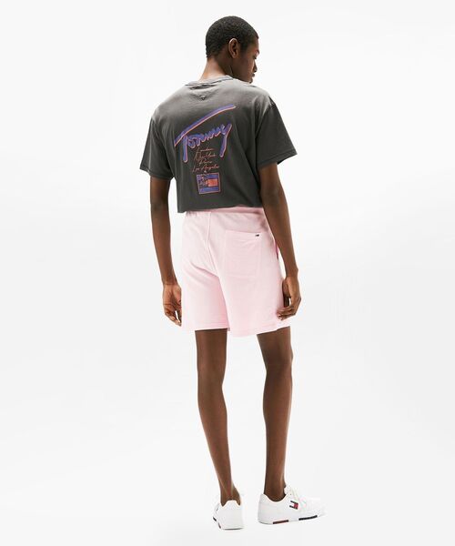 tommy jeans(トミー ジーンズ)の「レギュラーバーシティグラフィックショートパンツ(その他パンツ・メンズ・ネイビー/ベージュ/ピンク・LARGE/SMALL/MEDIUM/X-LARGE)」の15枚目の写真