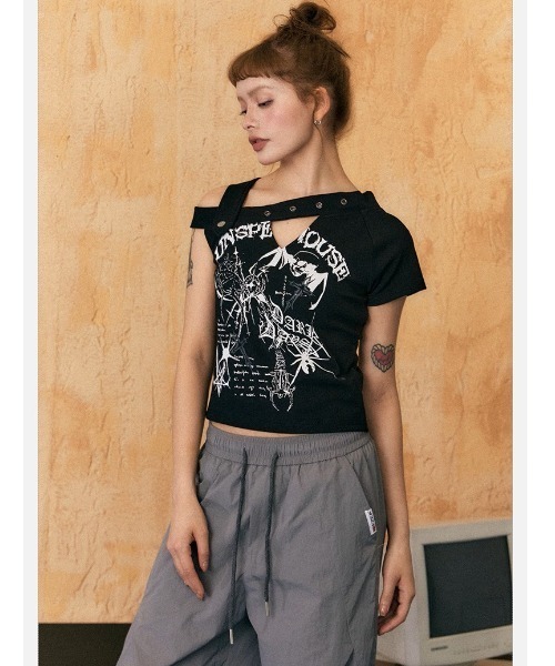 tシャツ A'GEM/9 × .kom 「.KOM/ドットケーオーエム」 ショルダーストラッププリントTEE レディース A'GEM/9 × .kom 『.KOM/ドットケーオーエム』 ショルダー