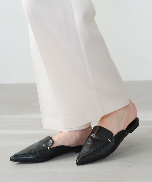 Elura（エルーラ）の「ローファーミュール/324747（パンプス・レディース・ホワイト/ブラック・LARGE/MEDIUM）」の2枚目の写真