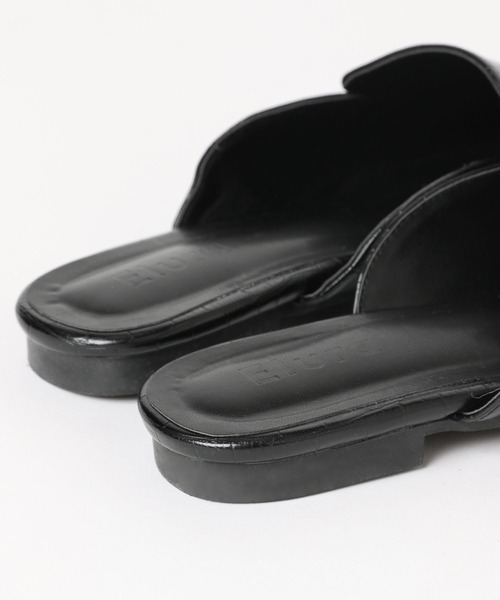 Elura（エルーラ）の「ローファーミュール/324747（パンプス・レディース・ホワイト/ブラック・LARGE/MEDIUM）」の13枚目の写真