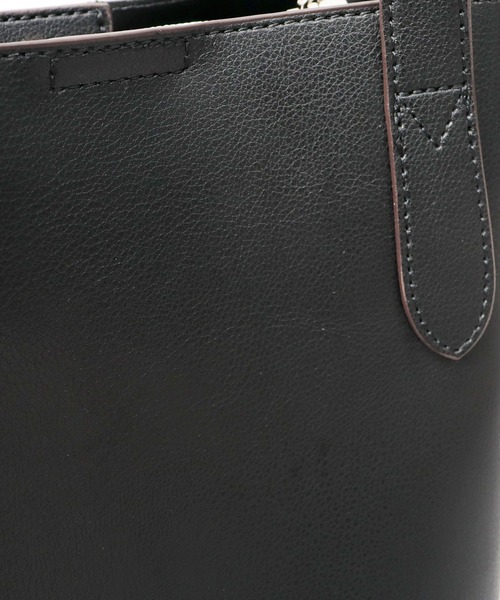 Legato Largo（レガートラルゴ）の「かるいかばん レザー調 2WAY ショルダー トートバッグ A5収納対応（ビジネスバッグ・レディース・ブラック/グレイッシュベージュ/ライトグレー・FREE）」の11枚目の写真