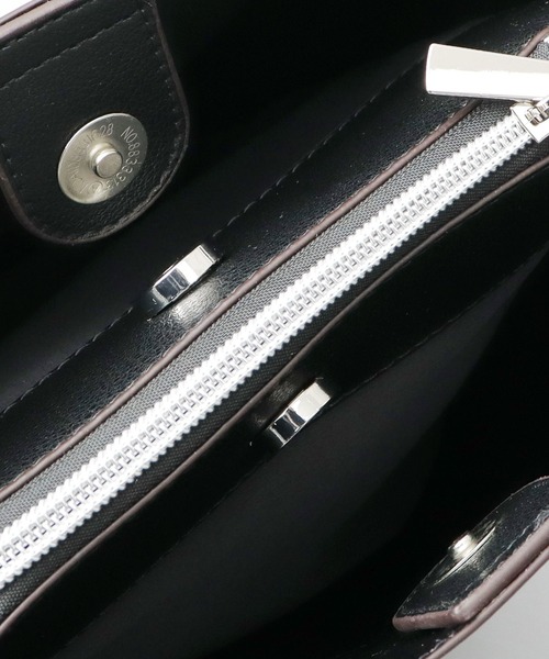 Legato Largo（レガートラルゴ）の「かるいかばん レザー調 2WAY ショルダー トートバッグ A5収納対応（ビジネスバッグ・レディース・ブラック/グレイッシュベージュ/ライトグレー・FREE）」の16枚目の写真