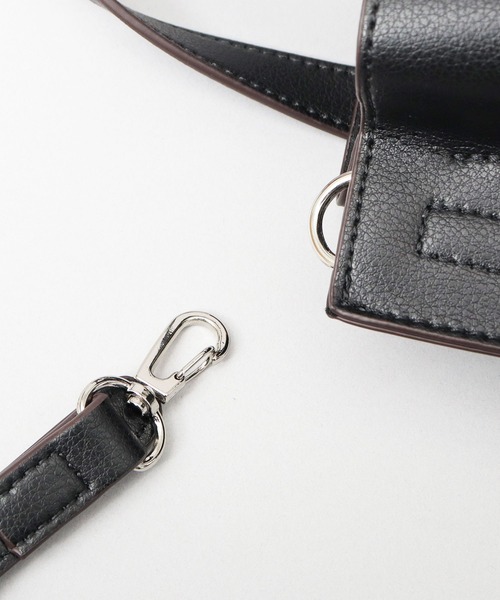 Legato Largo（レガートラルゴ）の「かるいかばん レザー調 2WAY ショルダー トートバッグ A5収納対応（ビジネスバッグ・レディース・ブラック/グレイッシュベージュ/ライトグレー・FREE）」の19枚目の写真