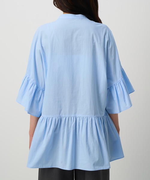 NAUL（ナウル）の「バンドカラーアシンメトリーフリルブラウス　/　シャツ　アシンメトリー　ノーカラー　ウォッシャブル　コットン　五分丈　七分丈　半端丈　綿　春服　夏服　きれいめ　カジュアル　レディース　アウトドア　キャンプ　デート　ホワイト　オフ　白　ブラック　黒　ブルー　ライトブルー　青（シャツ/ブラウス・レディース・ブラック/ライトブルー/オフホワイト・FREE）」の15枚目の写真