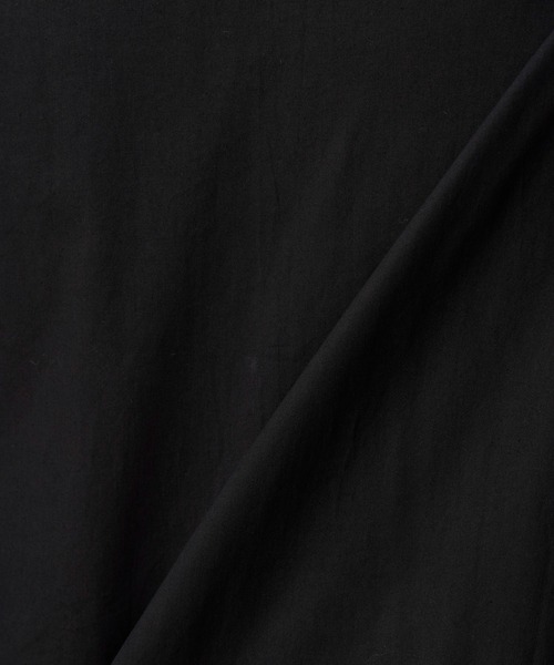 NAUL（ナウル）の「バンドカラーアシンメトリーフリルブラウス　/　シャツ　アシンメトリー　ノーカラー　ウォッシャブル　コットン　五分丈　七分丈　半端丈　綿　春服　夏服　きれいめ　カジュアル　レディース　アウトドア　キャンプ　デート　ホワイト　オフ　白　ブラック　黒　ブルー　ライトブルー　青（シャツ/ブラウス・レディース・ブラック/ライトブルー/オフホワイト・FREE）」の10枚目の写真