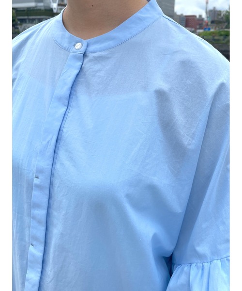 NAUL（ナウル）の「バンドカラーアシンメトリーフリルブラウス　/　シャツ　アシンメトリー　ノーカラー　ウォッシャブル　コットン　五分丈　七分丈　半端丈　綿　春服　夏服　きれいめ　カジュアル　レディース　アウトドア　キャンプ　デート　ホワイト　オフ　白　ブラック　黒　ブルー　ライトブルー　青（シャツ/ブラウス・レディース・ブラック/ライトブルー/オフホワイト・FREE）」の20枚目の写真