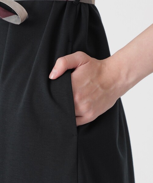 BLUE LABEL CRESTBRIDGE(ブルーレーベルクレストブリッジ)の「コンパクトポンチカラーネックドレス(ワンピース・レディース・ブルー/ベージュ/ダークネイビー・38/36/40)」の17枚目の写真