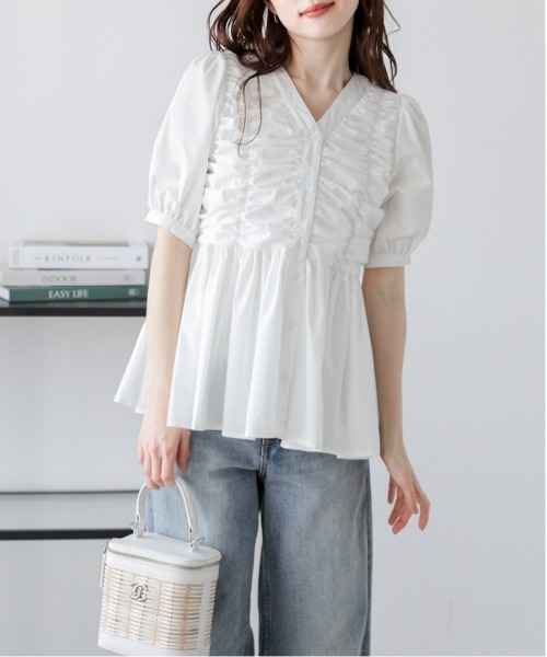 AMELY(エミリー)の「ギャザーペプラムブラウス(シャツ/ブラウス・レディース・ブルー/ブラック/ホワイト・フリー)」の4枚目の写真