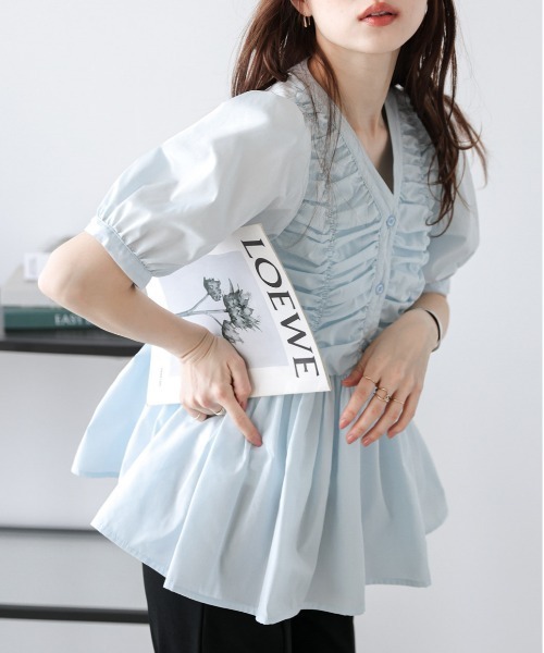 AMELY(エミリー)の「ギャザーペプラムブラウス(シャツ/ブラウス・レディース・ブルー/ブラック/ホワイト・フリー)」の13枚目の写真