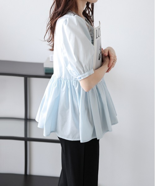 AMELY(エミリー)の「ギャザーペプラムブラウス(シャツ/ブラウス・レディース・ブルー/ブラック/ホワイト・フリー)」の17枚目の写真