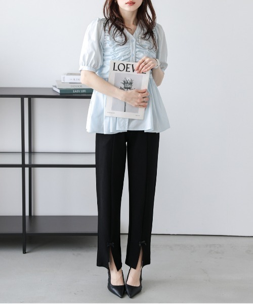 AMELY(エミリー)の「ギャザーペプラムブラウス(シャツ/ブラウス・レディース・ブルー/ブラック/ホワイト・フリー)」の18枚目の写真