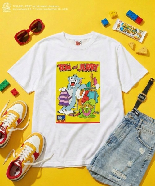 Tom&Jerry(トムアンドジェリー)の「【Tom&Jerry/トムとジェリー】""Memorable Scene YELLOW"" T-Shirt"半袖プリントTシャツ ビックシルエット ピグメント加工 ヴィンテージライク(Tシャツ/カットソー・メンズ・ホワイト/チャコールグレー・MEDIUM/LARGE/X-LARGE)」の1枚目の写真