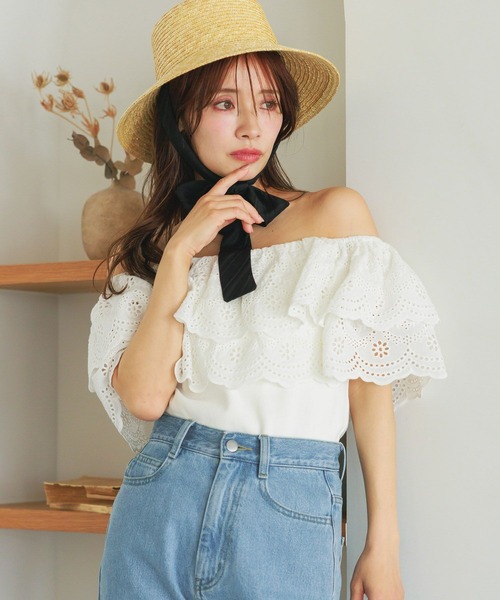 mysty woman(ミスティウーマン)の「2WAYスカラップ刺繍プルオーバー 497902(Tシャツ/カットソー・レディース・オフホワイト/グレイッシュブルー/ブラック・FREE)」の5枚目の写真