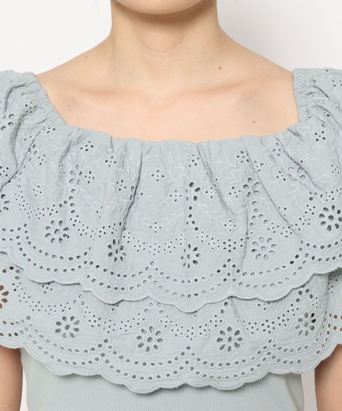 mysty woman(ミスティウーマン)の「2WAYスカラップ刺繍プルオーバー 497902(Tシャツ/カットソー・レディース・オフホワイト/グレイッシュブルー/ブラック・FREE)」の13枚目の写真