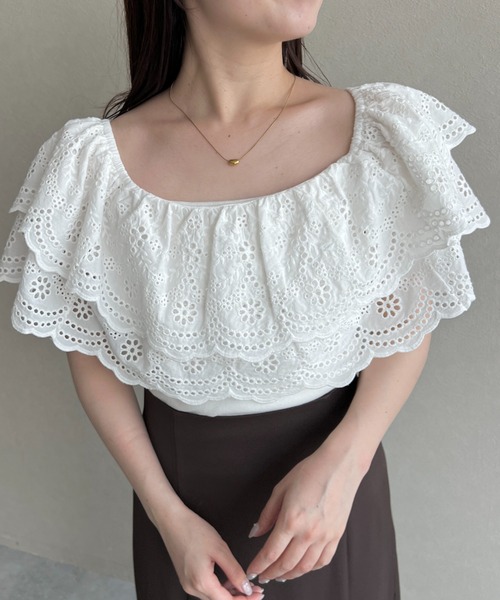 mysty woman(ミスティウーマン)の「2WAYスカラップ刺繍プルオーバー 497902(Tシャツ/カットソー・レディース・オフホワイト/グレイッシュブルー/ブラック・FREE)」の21枚目の写真
