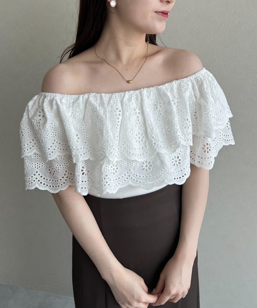 mysty woman(ミスティウーマン)の「2WAYスカラップ刺繍プルオーバー 497902(Tシャツ/カットソー・レディース・オフホワイト/グレイッシュブルー/ブラック・FREE)」の22枚目の写真