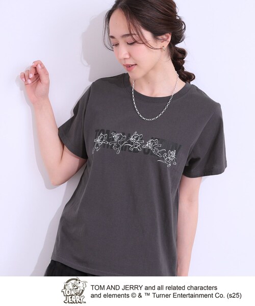 Tom＆Jerry（トムアンドジェリー）の「【TOM and JERRY 別注】ベーシックTシャツ（Tシャツ/カットソー・レディース・チャコール/ホワイト系1/チャコールグレー/ホワイト系3・01/02/03/04）」の3枚目の写真