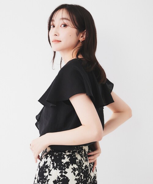 UNTITLED（アンタイトル）の「【きれいめ/洗える/フリル】ラッフルシアーブラウス（シャツ/ブラウス・レディース・ブルー系その他/チャコールグレー/ブラック/オフホワイト・02/00/04/44/48/50）」の18枚目の写真