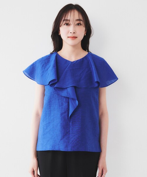 UNTITLED（アンタイトル）の「【きれいめ/洗える/フリル】ラッフルシアーブラウス（シャツ/ブラウス・レディース・ブルー系その他/チャコールグレー/ブラック/オフホワイト・02/00/04/44/48/50）」の11枚目の写真