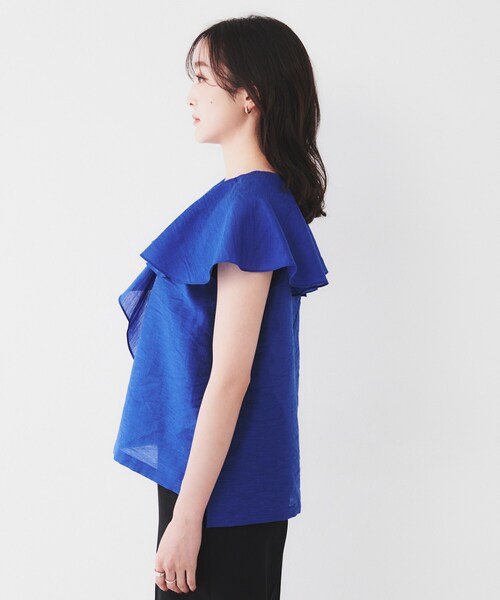 UNTITLED（アンタイトル）の「【きれいめ/洗える/フリル】ラッフルシアーブラウス（シャツ/ブラウス・レディース・ブルー系その他/チャコールグレー/ブラック/オフホワイト・02/00/04/44/48/50）」の10枚目の写真