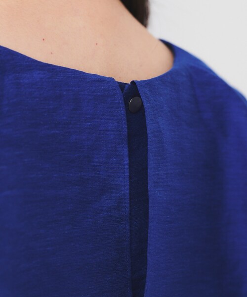 UNTITLED（アンタイトル）の「【きれいめ/洗える/フリル】ラッフルシアーブラウス（シャツ/ブラウス・レディース・ブルー系その他/チャコールグレー/ブラック/オフホワイト・02/00/04/44/48/50）」の7枚目の写真