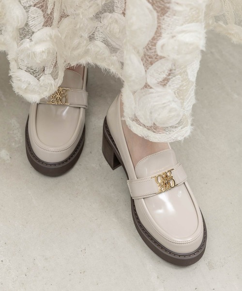 RANDA（ランダ）の「モノグラムベルトボリュームローファー（ローファー・レディース・ブラック系その他/ブラック/ダークブラウン/アイボリー/ベージュ・22.5/24/23/23.5/25/24.5）」の2枚目の写真