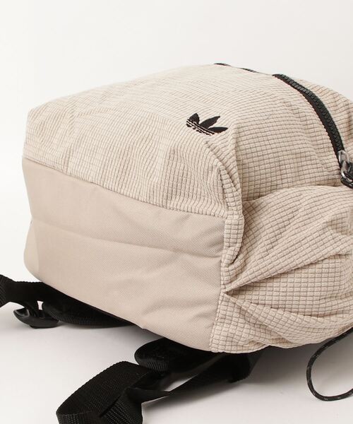 adidas(アディダス)の「クラシック バックパック CL BACKPACK / アディダスオリジナルス adidas Originals(バックパック/リュック・メンズ・ベージュ/ブラック・FREE)」の14枚目の写真