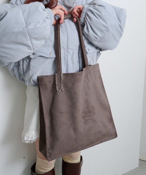 Kastane(カスタネ)の「【7色展開/A4サイズ】スエードトートバッグ(トートバッグ・レディース・カーキ/ライトベージュ/キャメル/オレンジ系その他/ブルー/バーガンディー/グレー・FREE)」の2枚目の写真