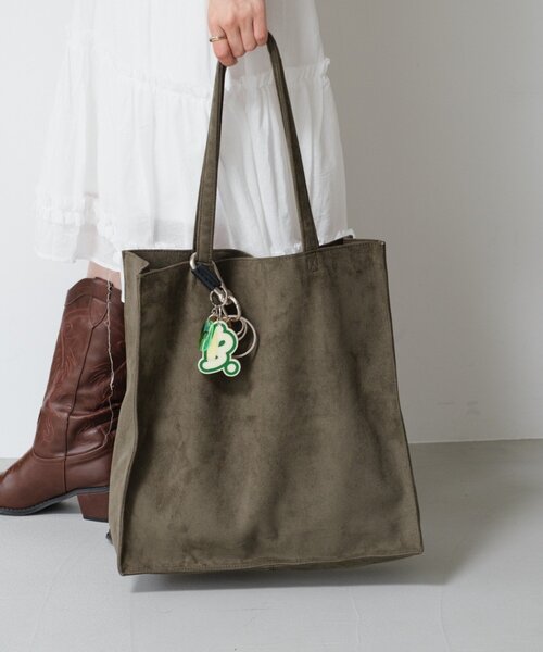 Kastane(カスタネ)の「【7色展開/A4サイズ】スエードトートバッグ(トートバッグ・レディース・カーキ/ライトベージュ/キャメル/オレンジ系その他/ブルー/バーガンディー/グレー・FREE)」の4枚目の写真