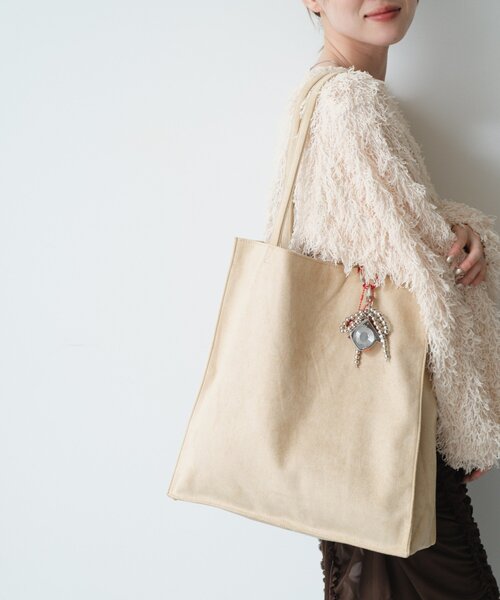 Kastane(カスタネ)の「【7色展開/A4サイズ】スエードトートバッグ(トートバッグ・レディース・カーキ/ライトベージュ/キャメル/オレンジ系その他/ブルー/バーガンディー/グレー・FREE)」の3枚目の写真