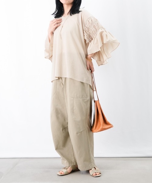 LUCA/LADY LUCK LUCA（ルカ/レディラックルカ）の「LC/LLL シャーリングフレアー袖ブラウス（シャツ/ブラウス・レディース・ベージュ/ブラック/ブルー・FREE）」の14枚目の写真