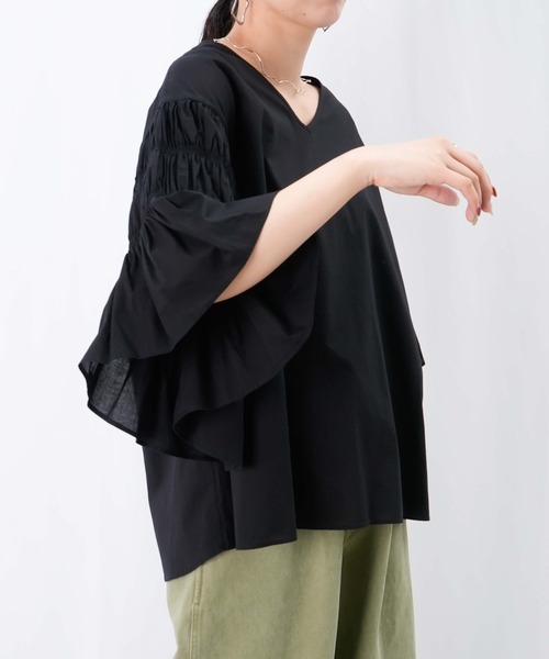 LUCA/LADY LUCK LUCA（ルカ/レディラックルカ）の「LC/LLL シャーリングフレアー袖ブラウス（シャツ/ブラウス・レディース・ベージュ/ブラック/ブルー・FREE）」の11枚目の写真