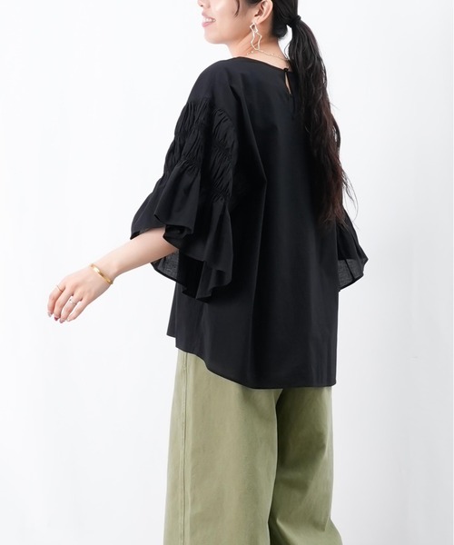 LUCA/LADY LUCK LUCA（ルカ/レディラックルカ）の「LC/LLL シャーリングフレアー袖ブラウス（シャツ/ブラウス・レディース・ベージュ/ブラック/ブルー・FREE）」の7枚目の写真