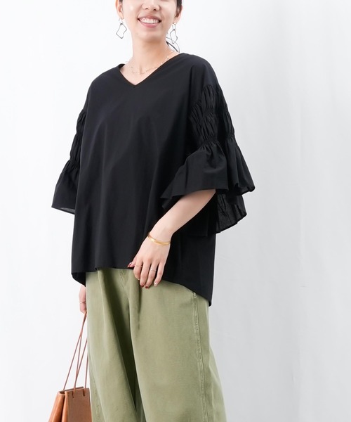 LUCA/LADY LUCK LUCA（ルカ/レディラックルカ）の「LC/LLL シャーリングフレアー袖ブラウス（シャツ/ブラウス・レディース・ベージュ/ブラック/ブルー・FREE）」の5枚目の写真