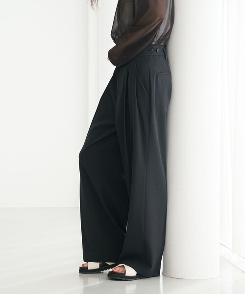 BEAUTY&YOUTH UNITED ARROWS（ビューティーアンドユースユナイテッドアローズ）の「ポリエステルブレンド ２タック タブワイドパンツ（その他パンツ・レディース・モカ/ダークグレー/ベージュ/グレー系/ナチュラル・M/XS/S）」の8枚目の写真