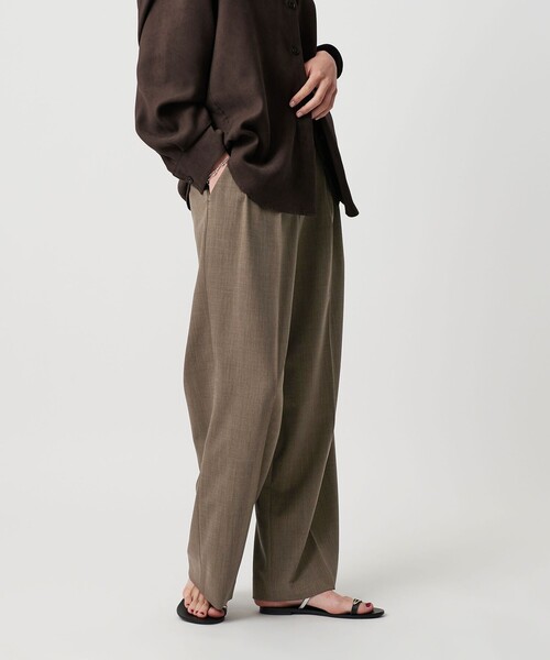 BEAUTY&YOUTH UNITED ARROWS（ビューティーアンドユースユナイテッドアローズ）の「ポリエステルブレンド ２タック タブワイドパンツ（その他パンツ・レディース・モカ/ダークグレー/ベージュ/グレー系/ナチュラル・M/XS/S）」の6枚目の写真