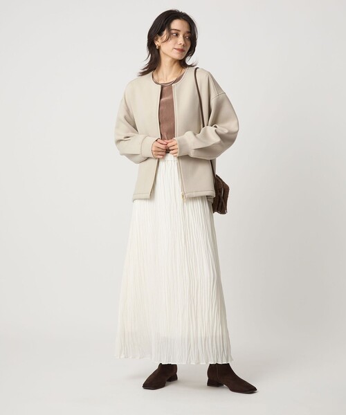 エミ✨未使用　ecoダンボールノーカラーブルゾンクロップドバルーン裾　白　完売品 emmi（エミ）の「【emmi atelier】ecoダンボールノーカラー