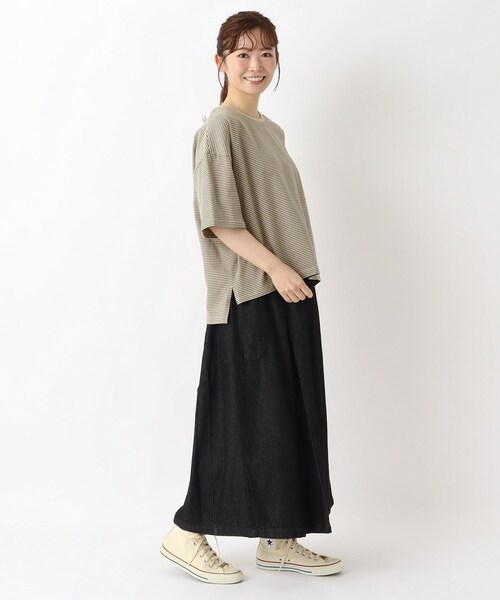 one'sterrace(ワンズテラス)の「インディゴデニム 9分丈ワイドフレアパンツ(デニムパンツ・レディース・ブラック系8/ネイビー系5・02)」の4枚目の写真
