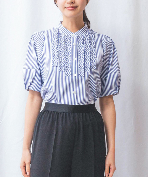 NARACAMICIE（ナラカミーチェ）の「【NARACAMICIE】ストレッチストライプフロントデザインタック半袖ブラウス（シャツ/ブラウス・レディース・ピンク/ブルー・M/L）」の2枚目の写真