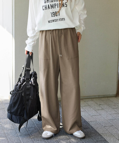 JOURNAL STANDARD relume（ジャーナルスタンダード　レリューム）の「《追加 / 新色》フィルムストライプイージーパンツ（その他パンツ・レディース・ブラック/ベージュ/ネイビー・36/38）」の2枚目の写真