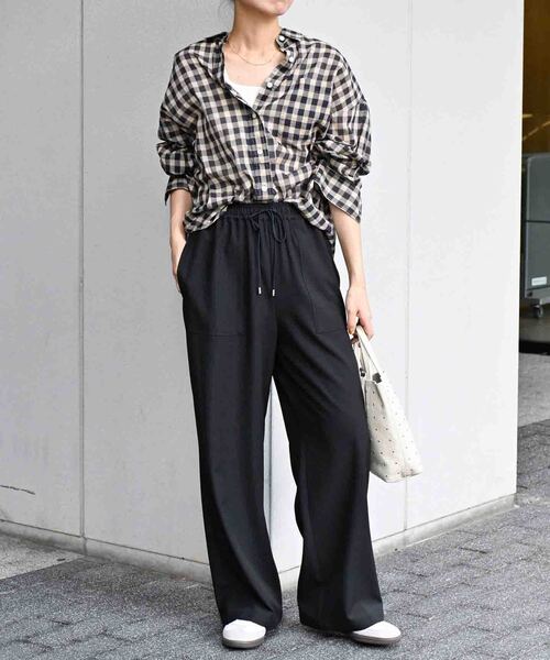 JOURNAL STANDARD relume（ジャーナルスタンダード　レリューム）の「《追加 / 新色》フィルムストライプイージーパンツ（その他パンツ・レディース・ブラック/ベージュ/ネイビー・36/38）」の4枚目の写真