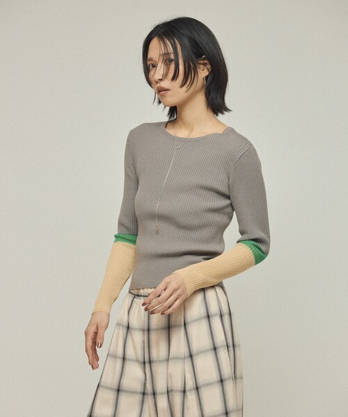 Firsthand（ファーストハンド）の「Firsthand/ファーストハンド 機能性素材 シルク入り カラーブロックニットプルオーバー / 抗ピル / マシンウォッシャブル（ニット/セーター・レディース・ブラック/グレー/レッド・ﾌﾘ-）」の9枚目の写真