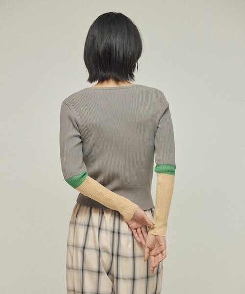 Firsthand（ファーストハンド）の「Firsthand/ファーストハンド 機能性素材 シルク入り カラーブロックニットプルオーバー / 抗ピル / マシンウォッシャブル（ニット/セーター・レディース・ブラック/グレー/レッド・ﾌﾘ-）」の11枚目の写真