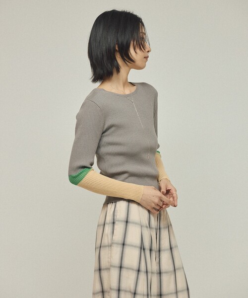 Firsthand（ファーストハンド）の「Firsthand/ファーストハンド 機能性素材 シルク入り カラーブロックニットプルオーバー / 抗ピル / マシンウォッシャブル（ニット/セーター・レディース・ブラック/グレー/レッド・ﾌﾘ-）」の12枚目の写真