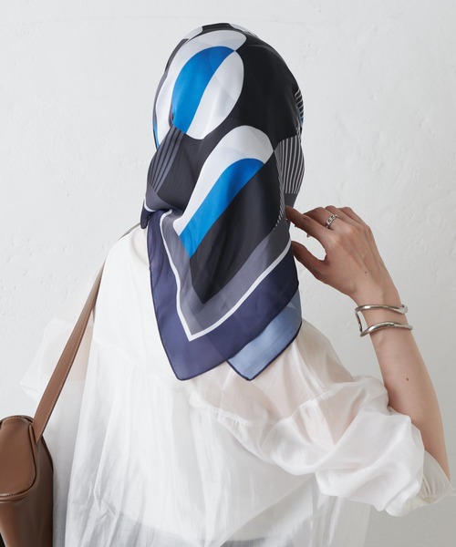 COLONY 2139（コロニートゥーワンスリーナイン）の「スカーフ 幾何柄 70×70（バンダナ/スカーフ・レディース・ネイビー/パープル・FREE）」の8枚目の写真